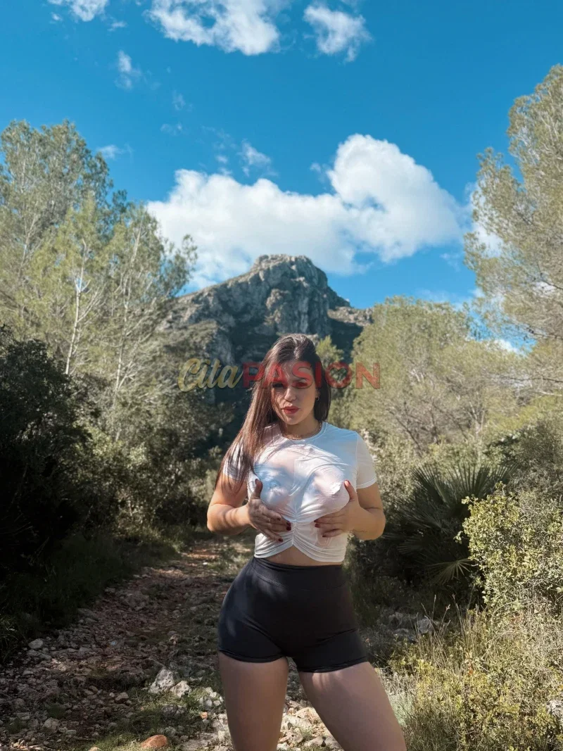 Escort en Málaga capital. Colombiana cautivadora deseando conocerte en cualquier momento.