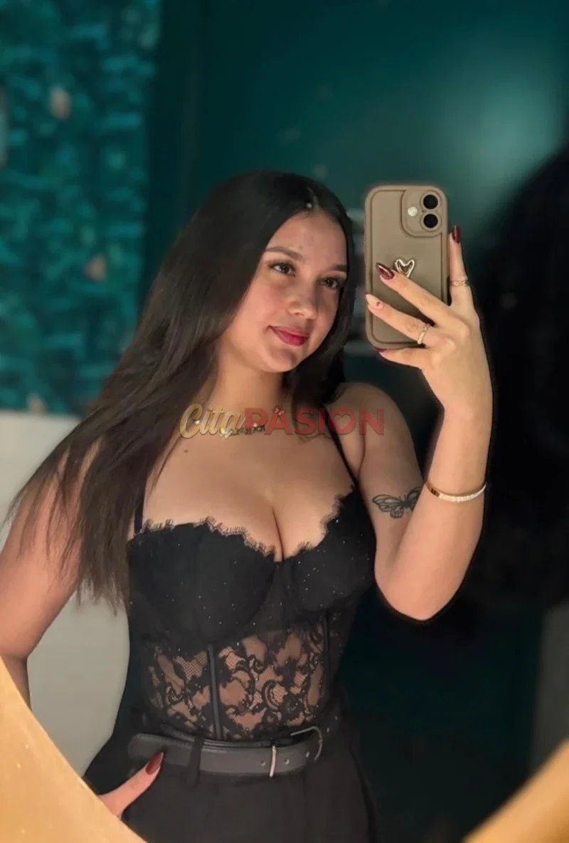 Miniatura 3 de Escort en Barcelona capital. Preciosa jovencita masajista para encuentros exclusivos.