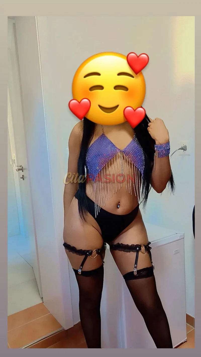 Masajista en Bilbao. Morenita traviesa y juguetona.