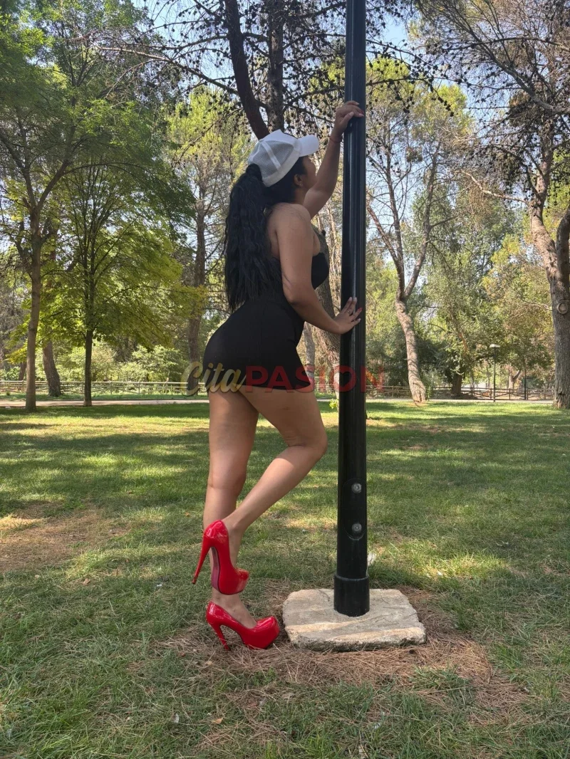 Escort en Alcázar de San Juan. Guapa hondureña muy apasionada y con ganas de divertirme.