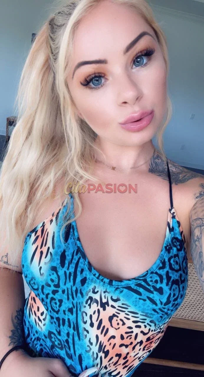 Escort en Calafell. Disfruta algo delicioso y dulce, cariño.