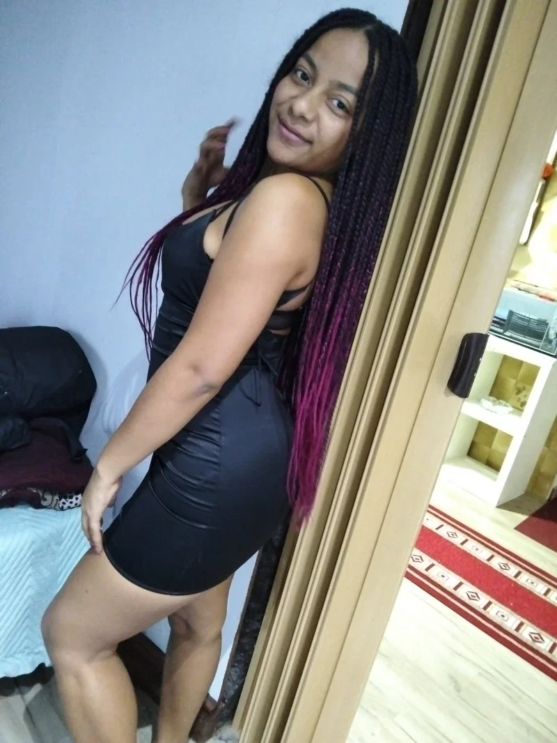 Escort en Castro Urdiales. ¡Novedad! Joven colombiana en zona Sámano, ven a divertirte.