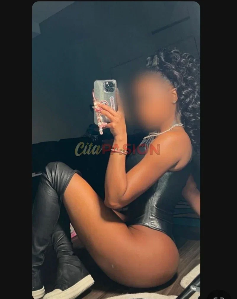 Miniatura 2 de Escort en Borriana. Colombiana decidida de belleza encantadora.