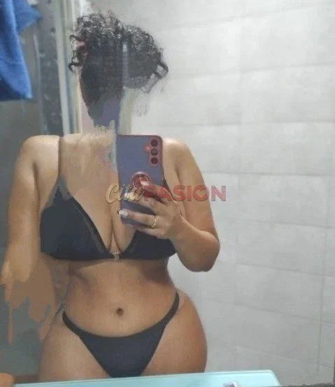 Escort en Las Palmas. Colombiana morena cariñosa, apasionada del deporte.