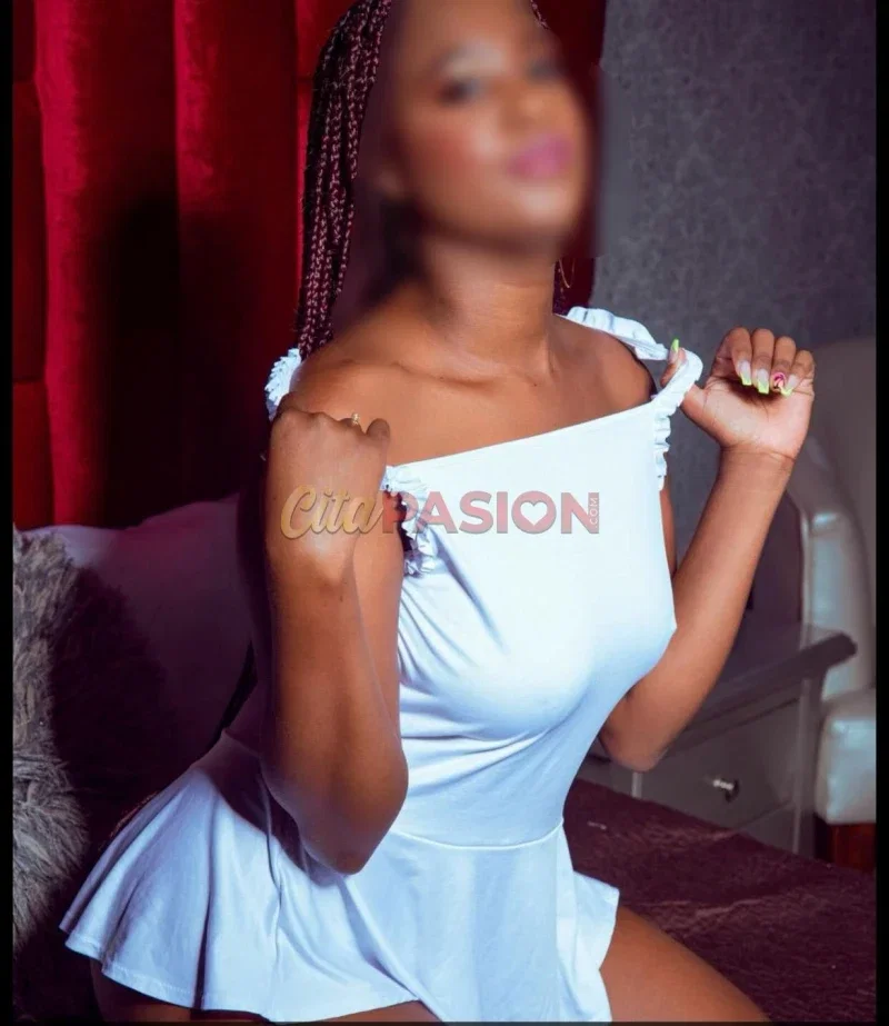 Escort en San Juan de Aznalfarache. Morena recién llegada al barrio, ¡deseando conocerte!.
