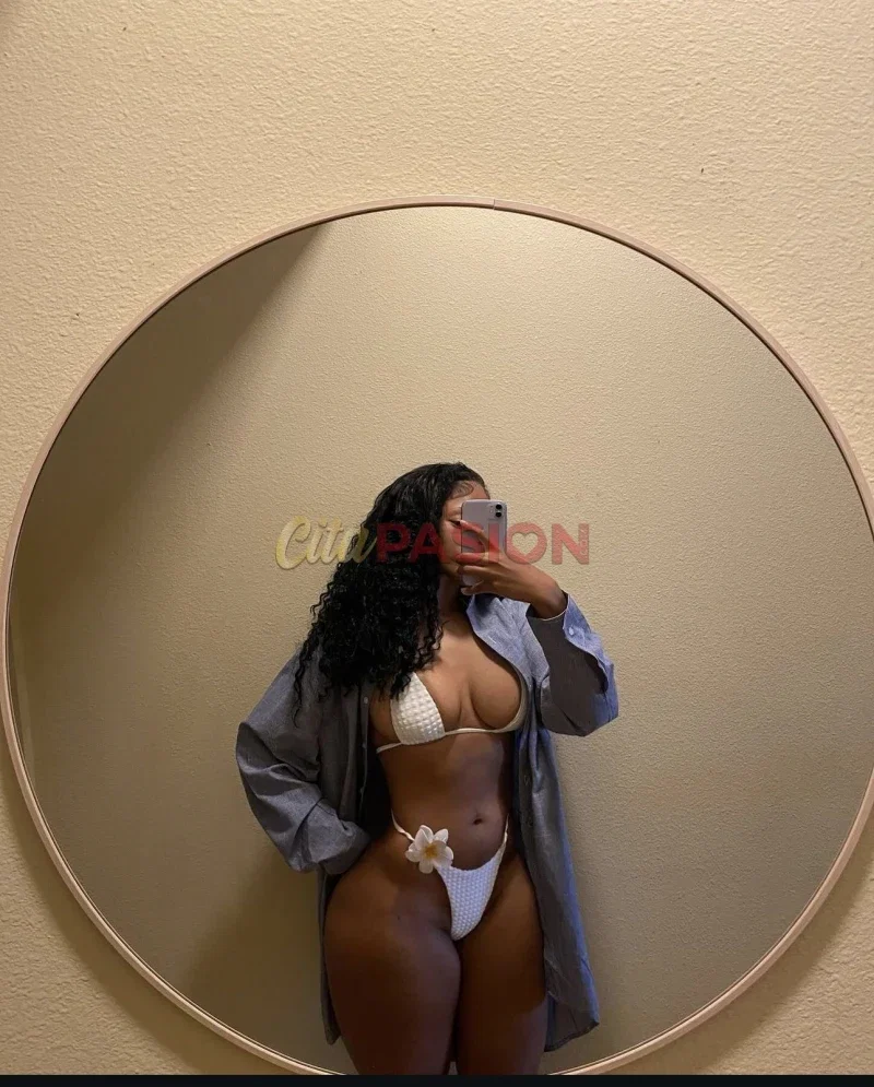 Escort en Almassora. Recién llegada a Castellón, soy morena.