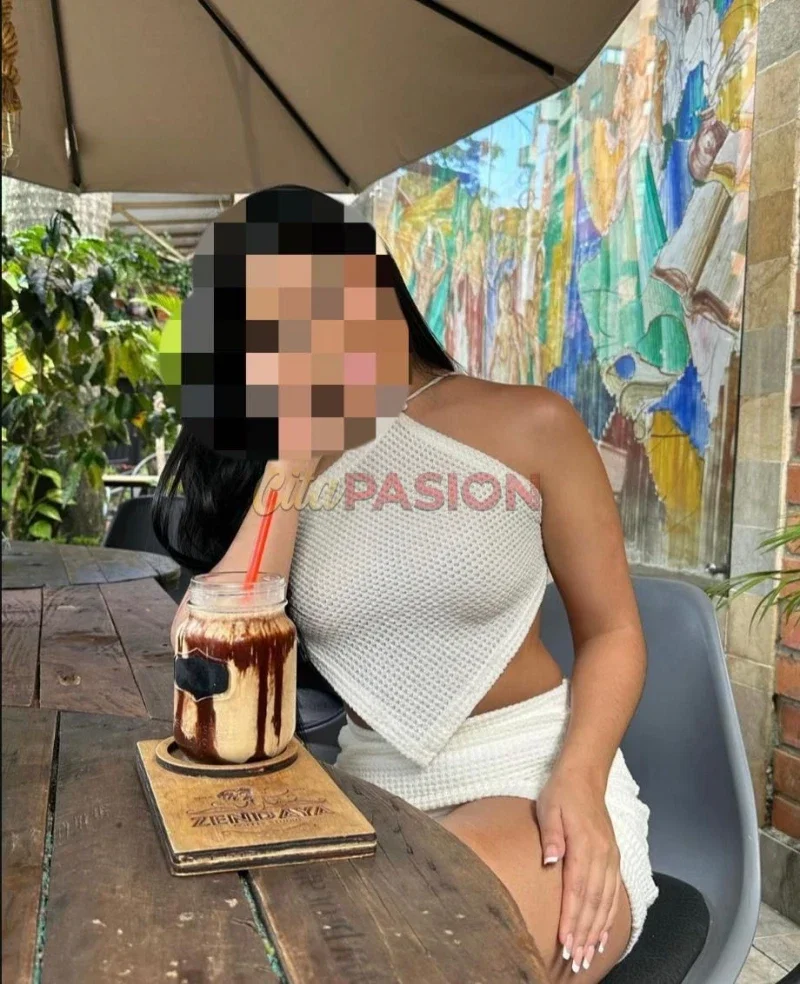 Escort en Granada capital. Aventurera latina apasionada.