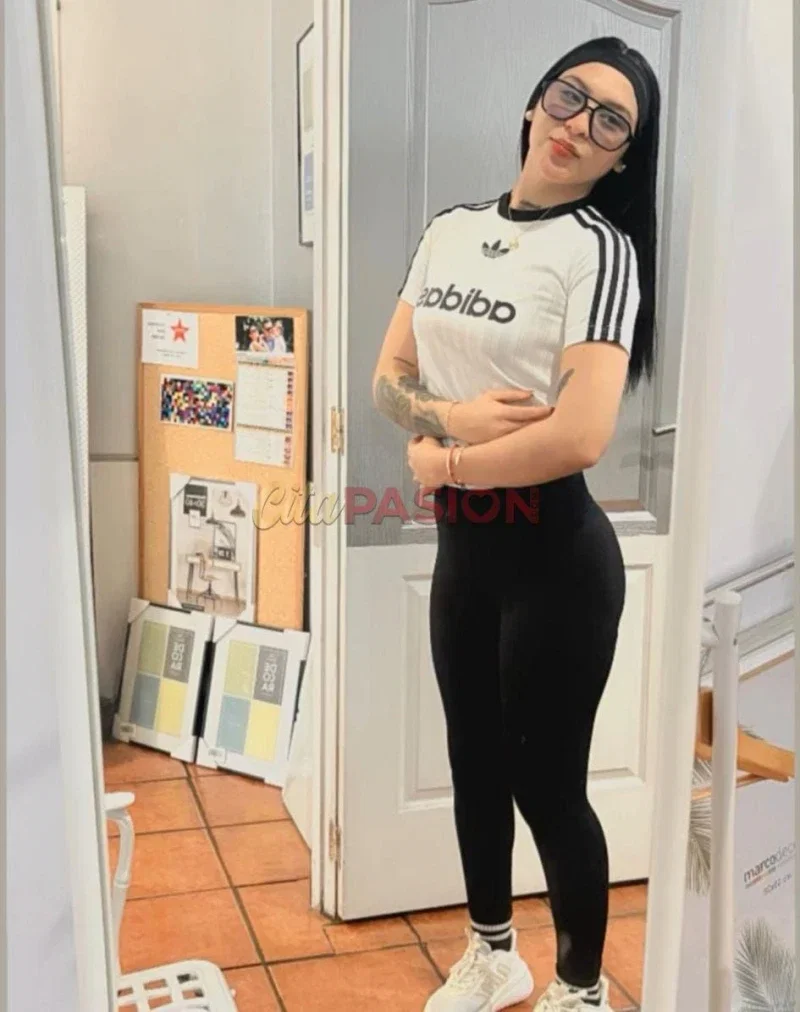 Escort en Santander. Jovencita colombiana y belleza natural irresistible.