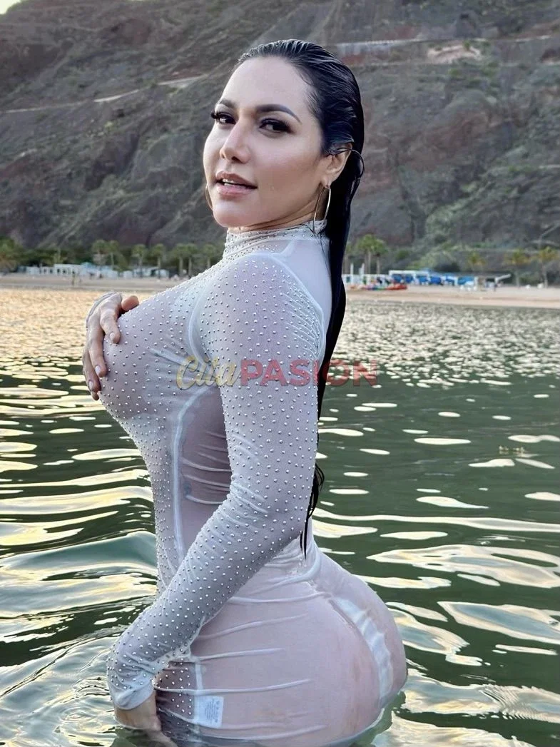 Escort en Ourense capital. Caribeña de piel canela, deseando conocerte.
