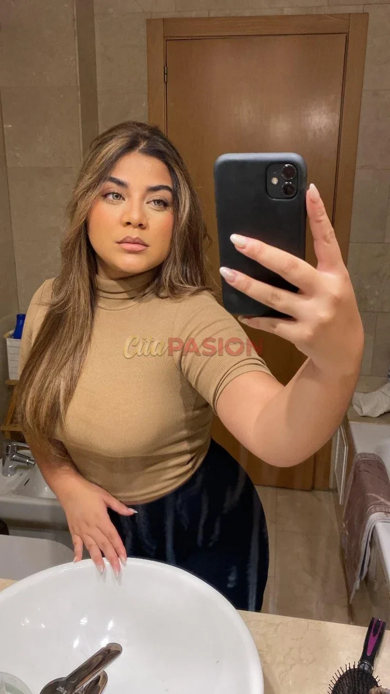 Escort en Ibiza. Jovencita apasionada, ¿vendras a conocerme?