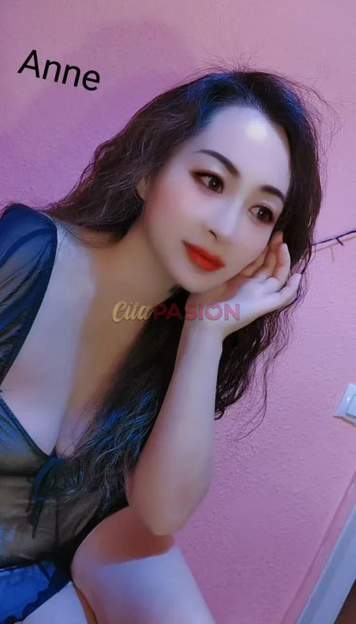 Escort en Barcelona capital. Chica asiática delgada y emocionante, recien llegada.