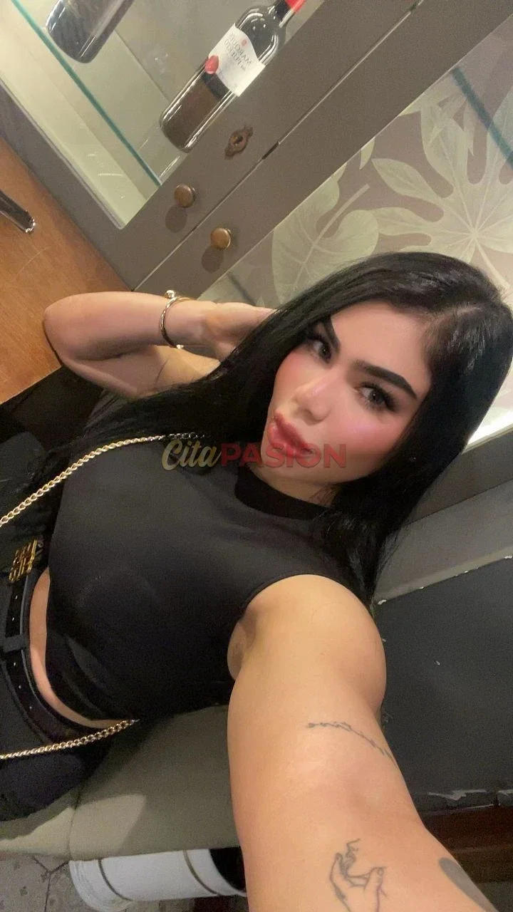 Escort en Barcelona capital. Hermosa jovencita colombiana realmente simpática.