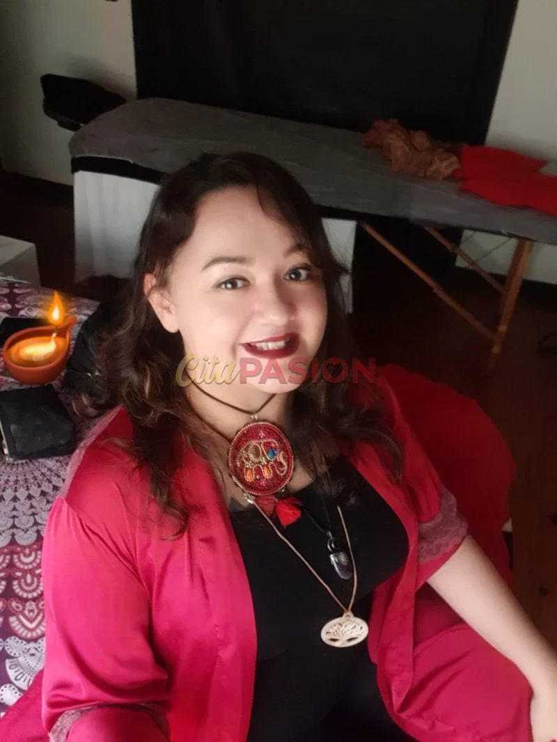 Masajista en Almería capital. Masaje tantra, nuru, lingam y prostático.