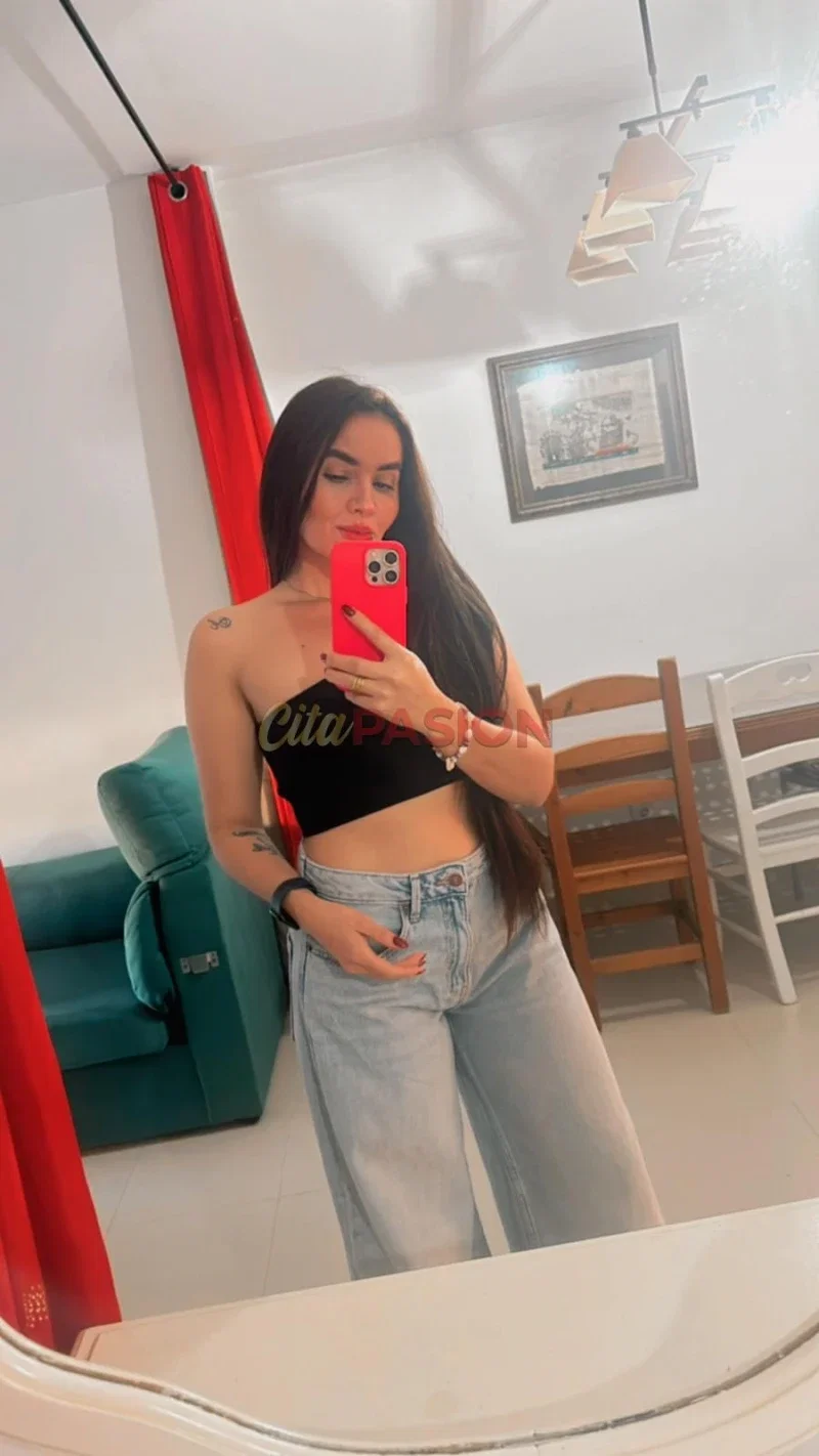 Escort en Roquetas de Mar. Encantadora, extrovertida e irresistible.