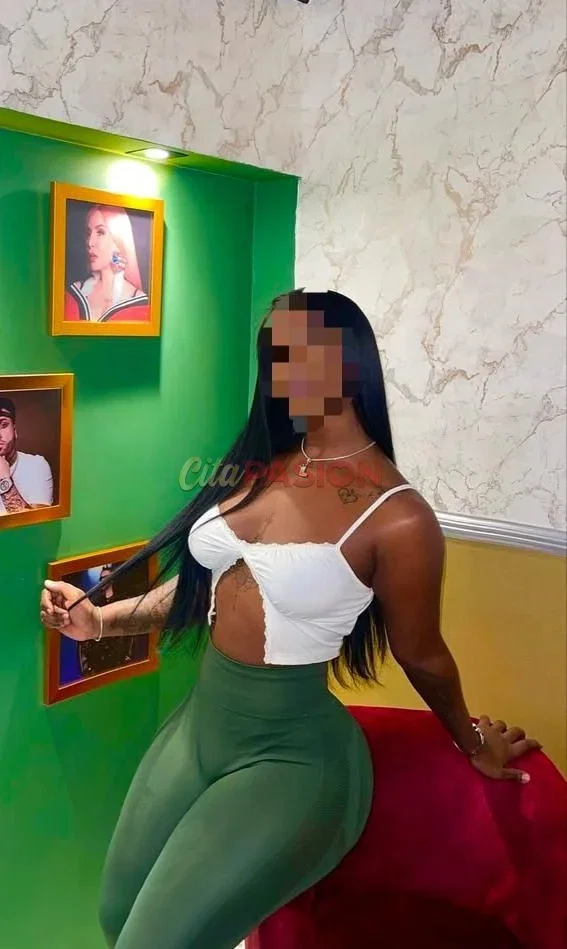 Escort en Sagunto. Disfruta la novedad en el puerto. ¡Ven y comparte momentos inolvidables conmigo!