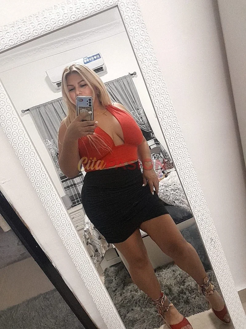 Escort en Murcia capital. Recién llegada a Murcia, madurita y vibrante.