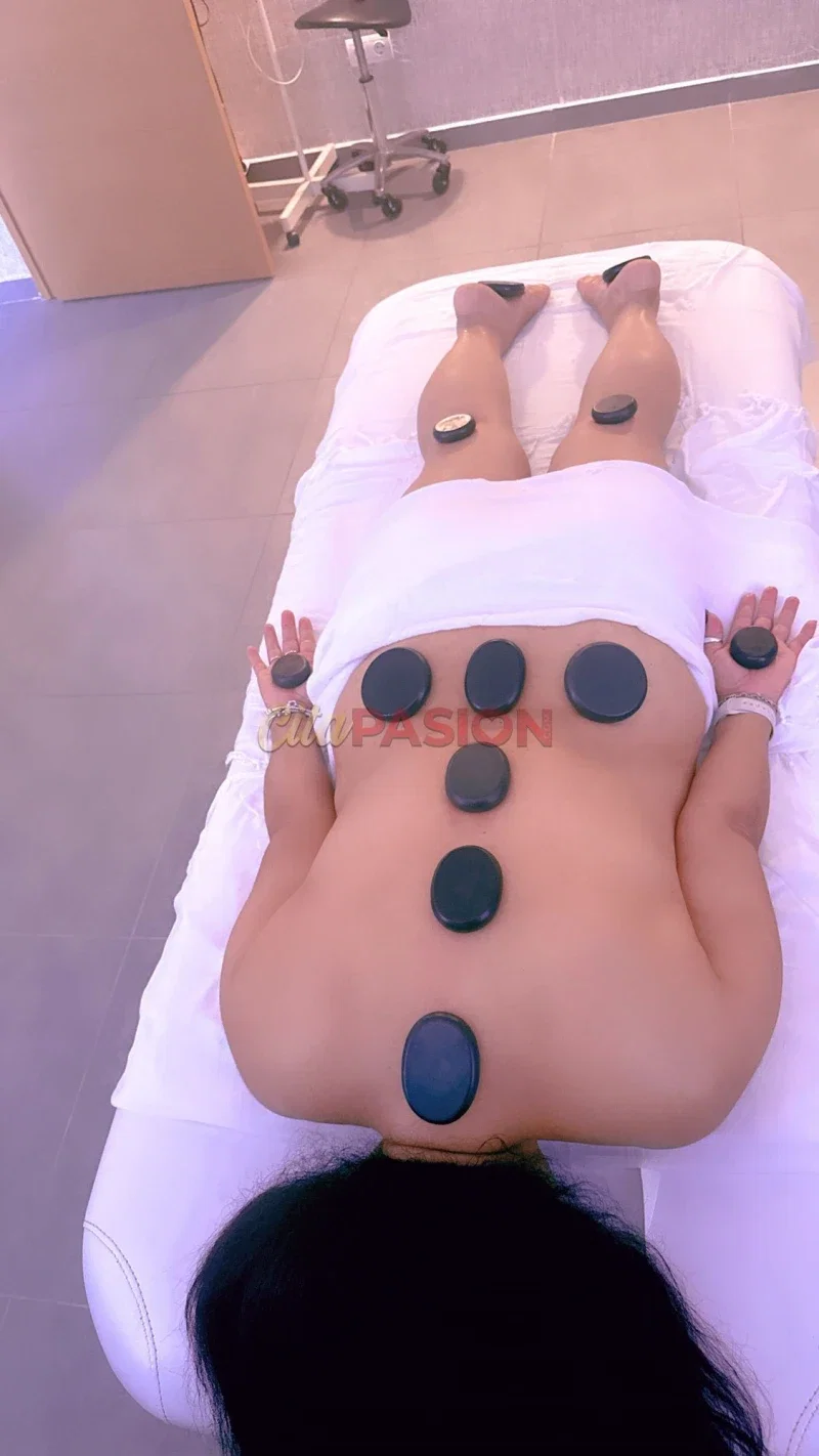 Miniatura 2 de Masajista en Ibiza. Massage holístico profesional en Ibiza.