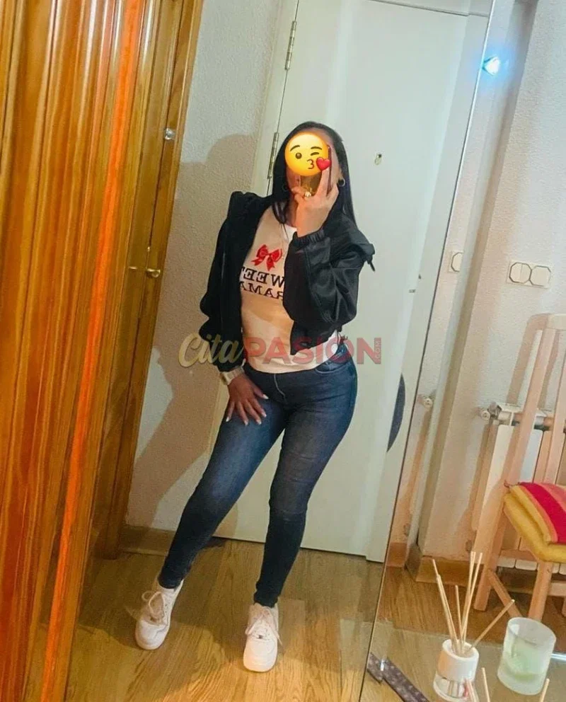 Escort en Albacete capital. Jovencita divertida y tierna, te trataré como si fueras mi pareja. - Foto