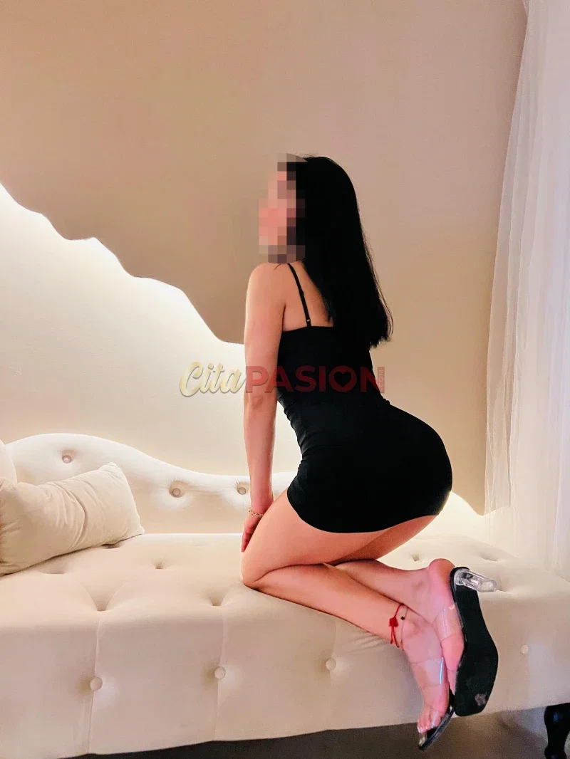 Miniatura 2 de Masajista en Torremolinos. Sensual, colombiana y muy atenta, estoy deseando conocerte.