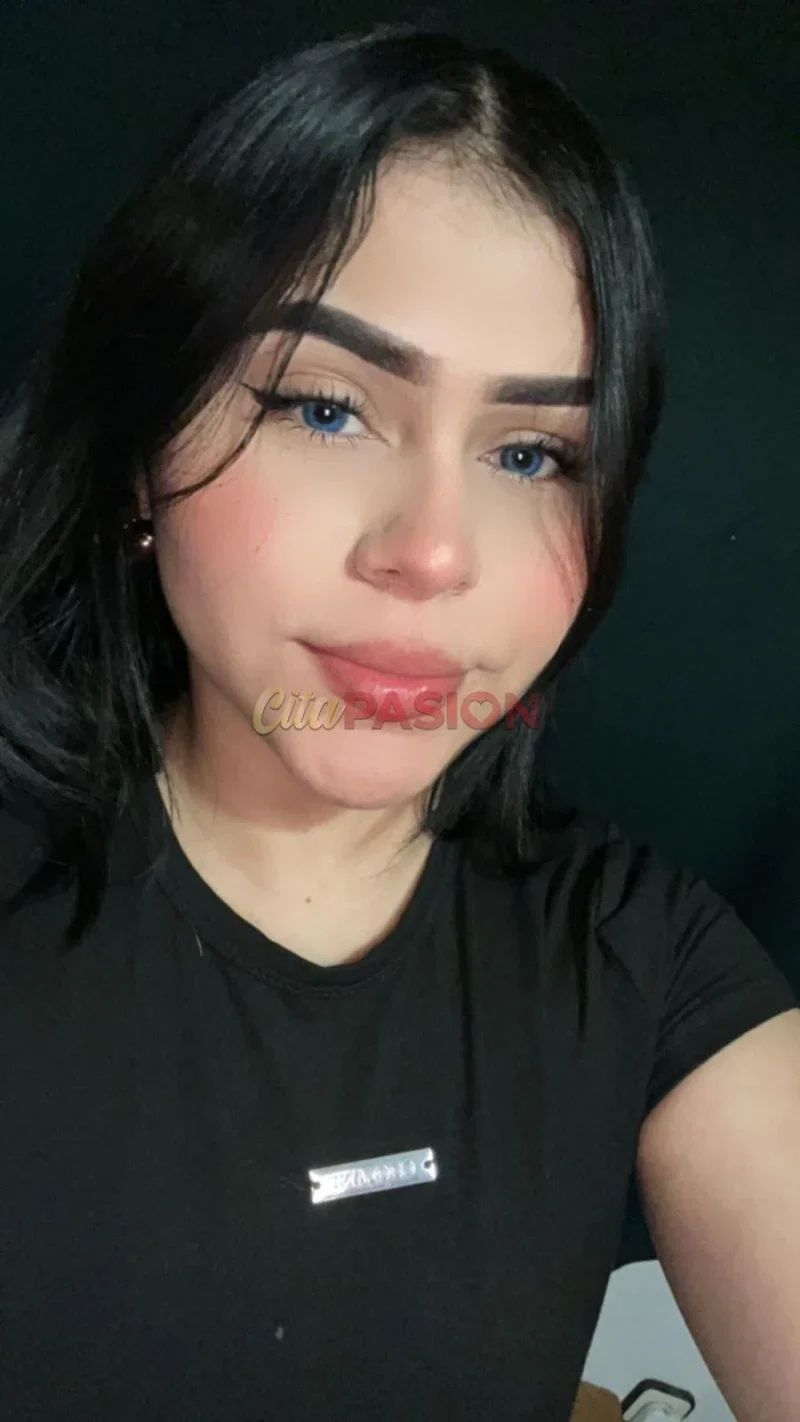 Escort en Terrassa. Jovencita teen recién llegada a la zona.