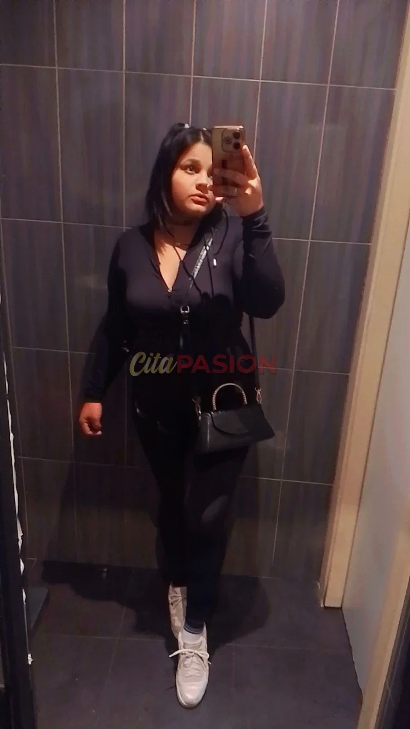 Miniatura 2 de Escort en Cangas del Narcea. Chica joven latina en Cangas del Narcea.