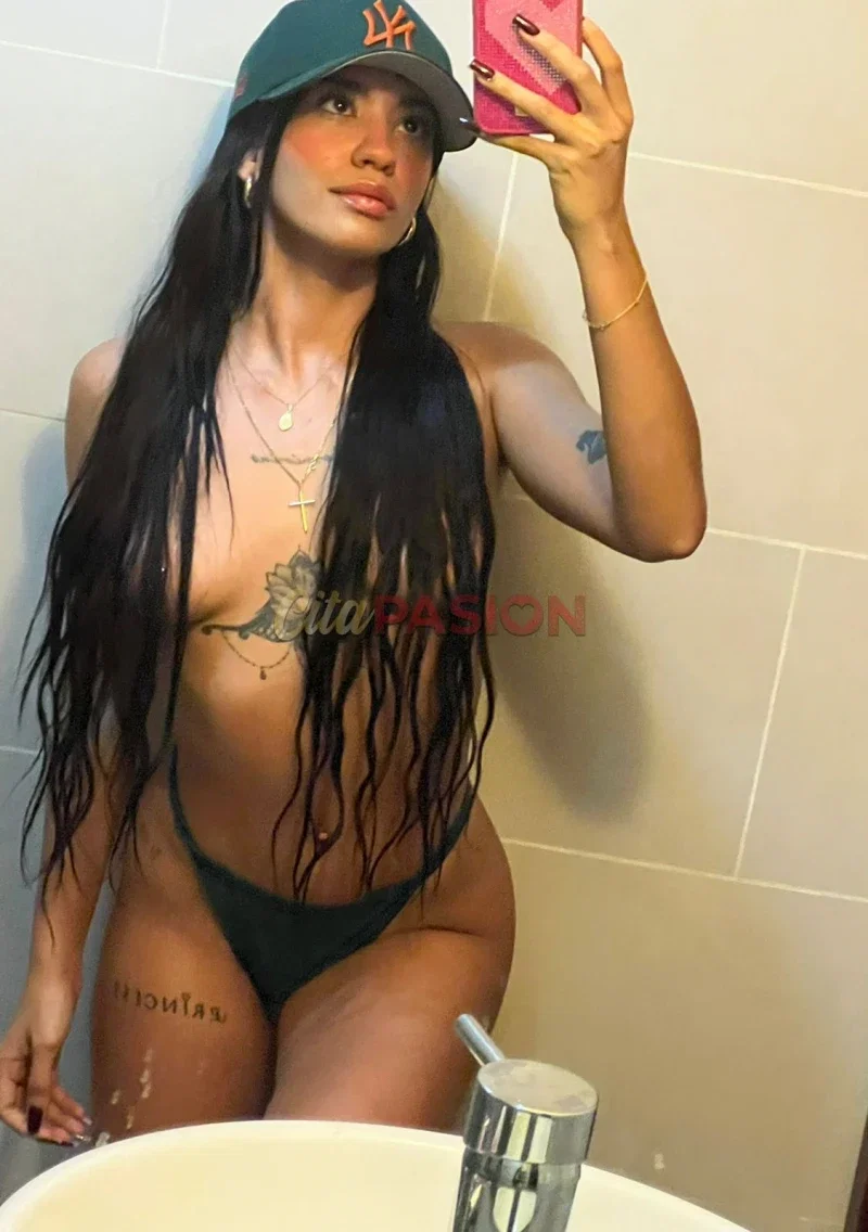Escort en Benalmádena. Morena despampanante, muy atrevida y simpática, recién llegada a Benalmadena.