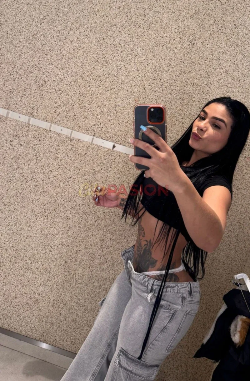 Escort en Valencia capital. Atractiva morena de ensueño, inolvidable y cautivadora.