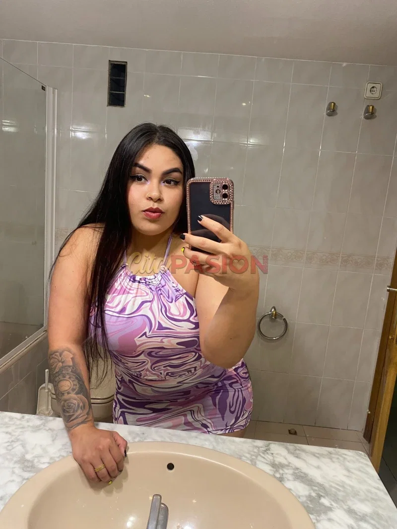 Escort en Pamplona. Atractiva y amable de 25 años. Te espero en Iturrama.