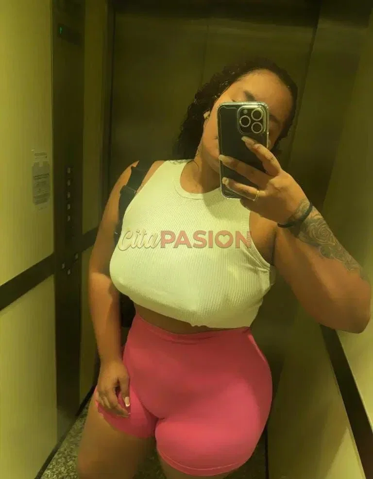 Escort en Santa Cruz de Tenerife. Morena colombiana en La Laguna esperándote. - Foto