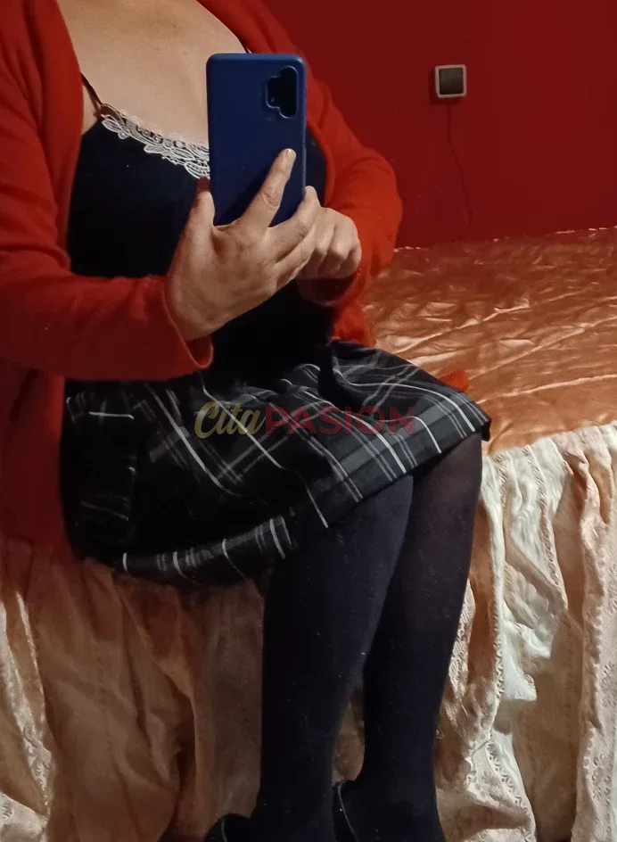Escort en Valencia capital. Mujer de 66 años viviendo la vida a tope.