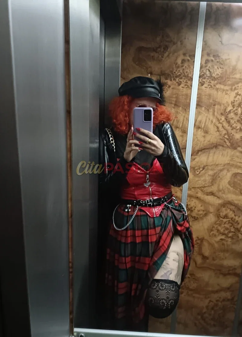Miniatura 7 de Escort en Málaga capital. Pelirroja tatuada y atrevida en el centro de Málaga.