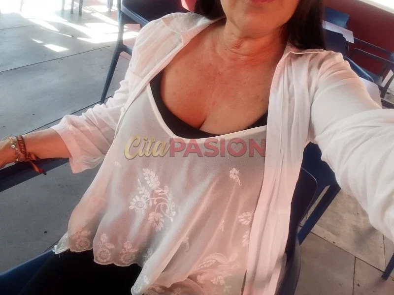 Escort en Móstoles. Madura española con ganas de vivir nuevas experiencias en Móstoles.
