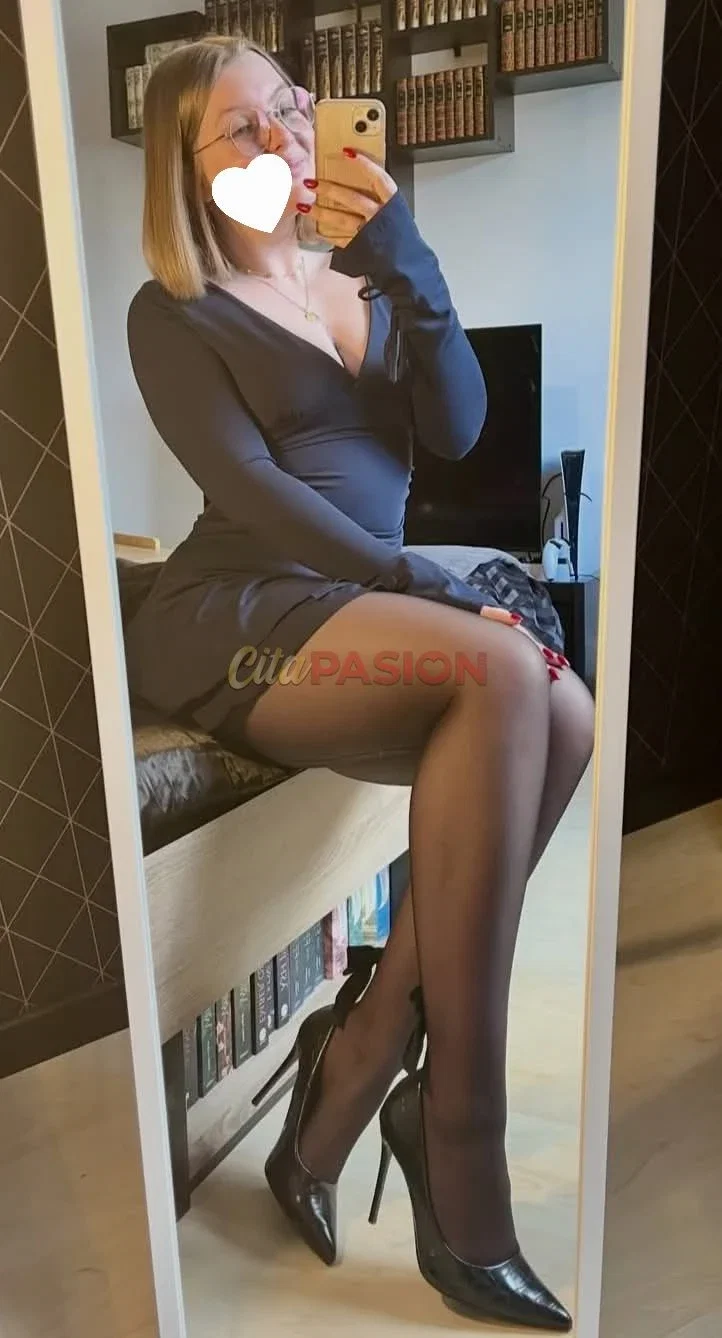 Escort en Pamplona. Rubia particular con sitio. Tambien desplazamientos.