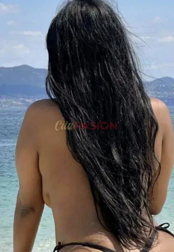 Escort en Santiago de Compostela. Matrimonio hetero buscando un hombre para amistad.