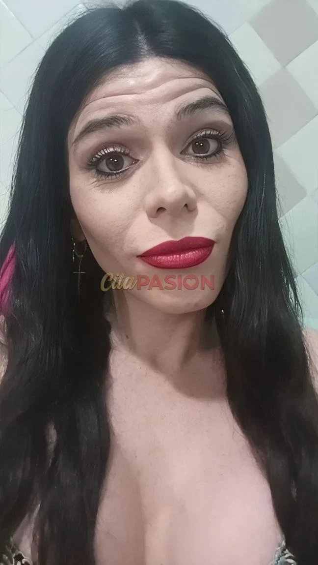Travesti en Castellón capital. Travesti española en Castellón. Vivo totalmente sola.