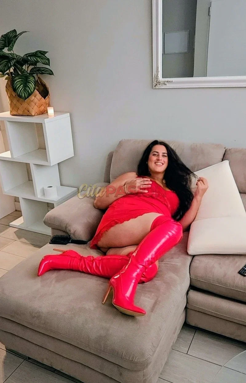 Travesti en Cádiz capital. Trans brasileña y auténtica, deseando conocerte.