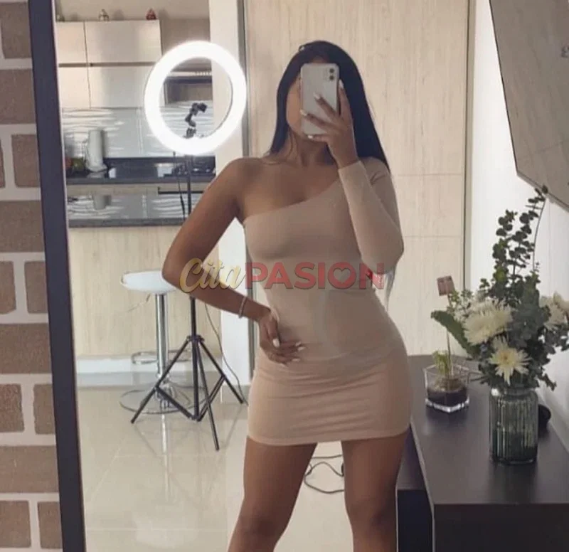 Masajista en Las Palmas. Joven masajista latina, alta, esbelta y muy atractiva.