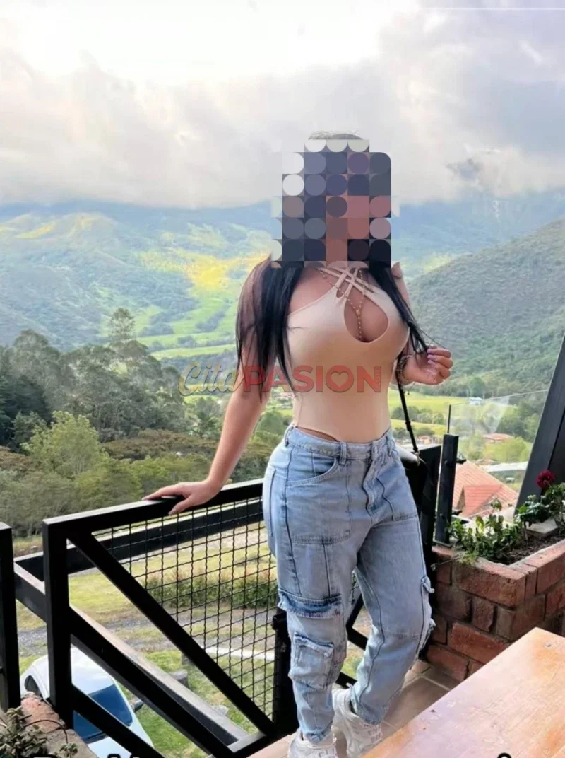 Miniatura 2 de Masajista en Las Palmas. Joven masajista latina, alta, esbelta y muy atractiva.
