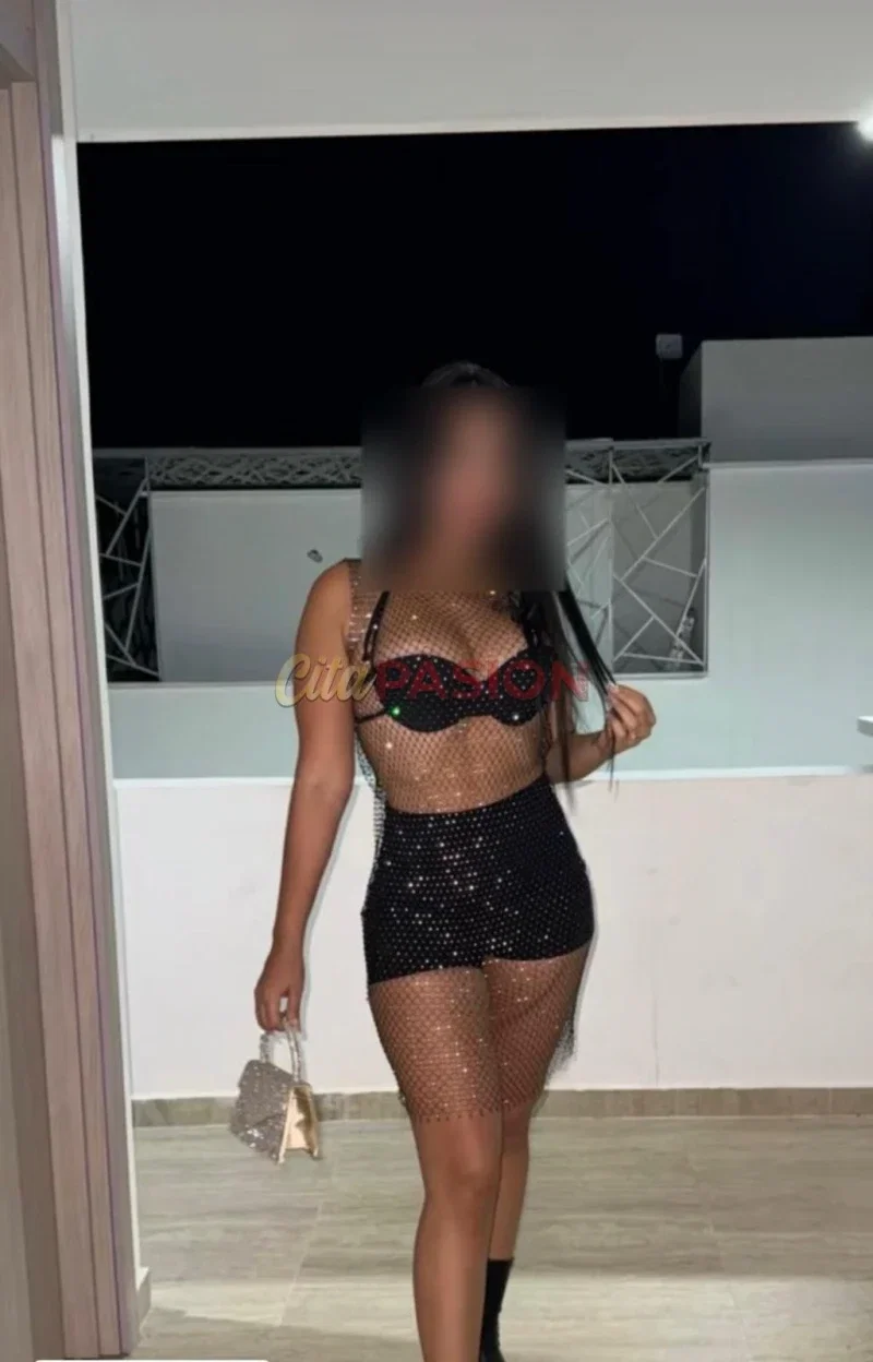 Miniatura 3 de Masajista en Las Palmas. Joven masajista latina, alta, esbelta y muy atractiva.