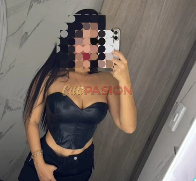 Miniatura 6 de Masajista en Las Palmas. Joven masajista latina, alta, esbelta y muy atractiva.