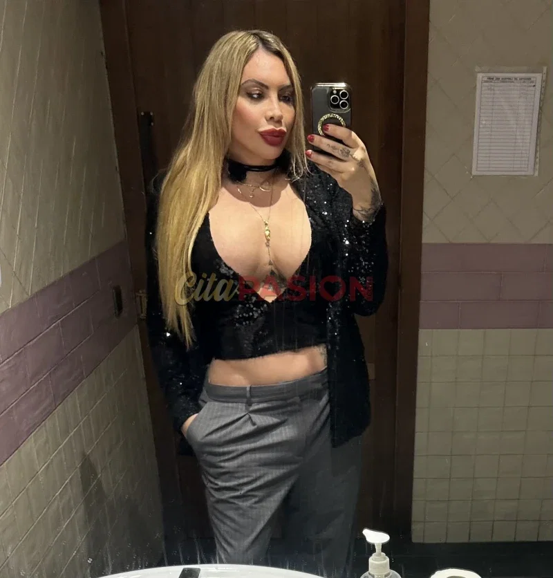 Miniatura 3 de Travesti en Madrid capital. Rubia escultural, volverás.
