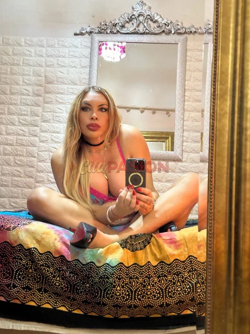 Miniatura 4 de Travesti en Madrid capital. Rubia escultural, volverás.