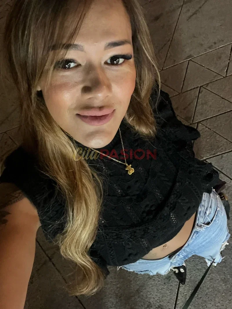 Miniatura 3 de Travesti en Madrid capital. Exquisita y encantadora que disfruta de la compañía.