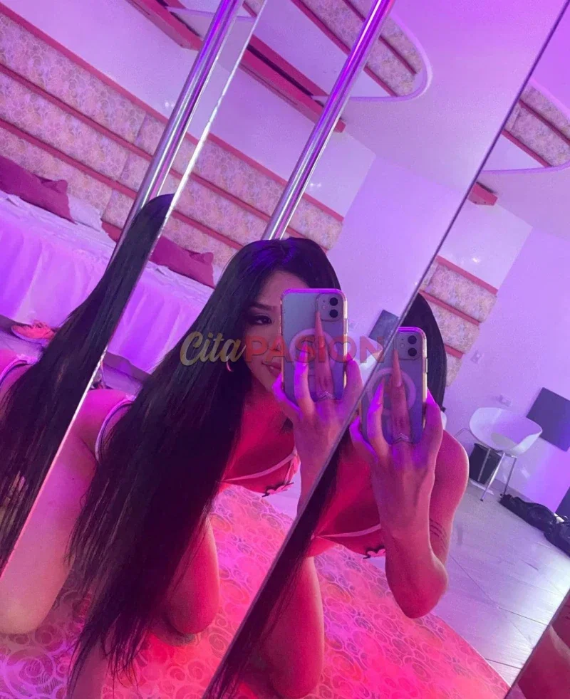 Miniatura 2 de Travesti en Pamplona. Joven trans muy cariñosa, elegante y con carita angelical.