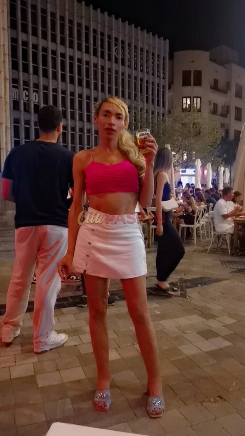 Travesti en Málaga capital. Hermosa chica de Colombia, liberal y encantadora.