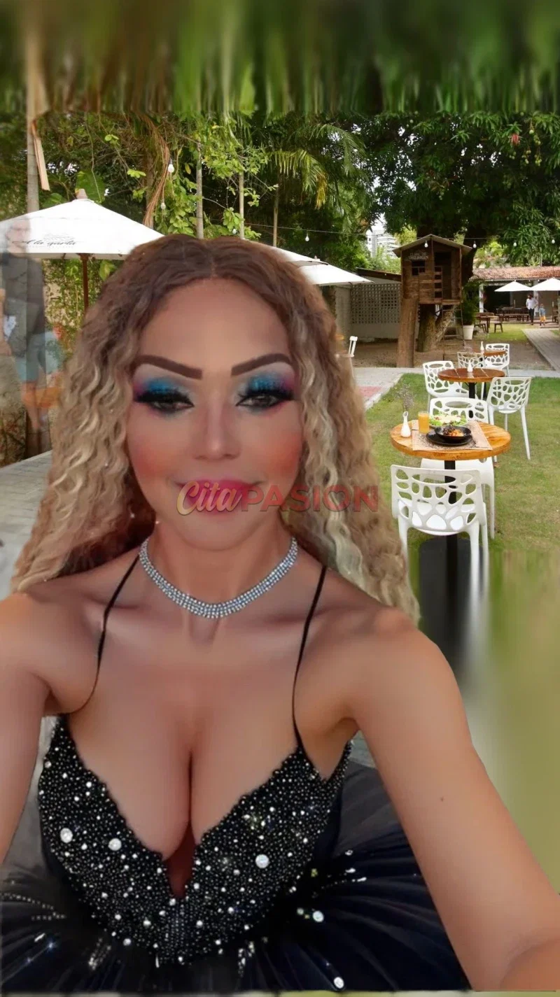 Travesti en Arteixo. Trans en Arteixo, Meicende. Apasionada recién llegada. - Foto