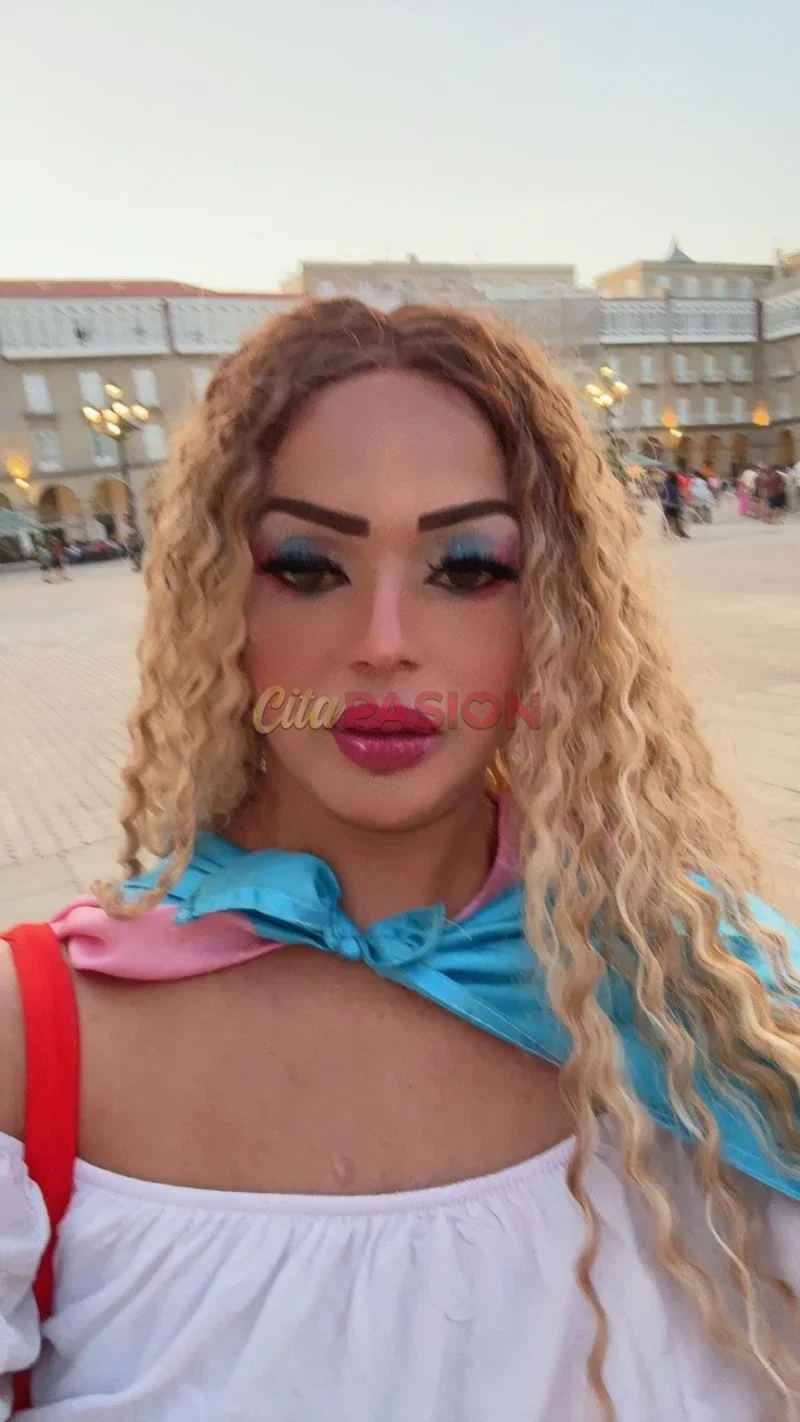 Travesti en Arteixo. Trans en Arteixo, Meicende. Apasionada recién llegada. - Foto