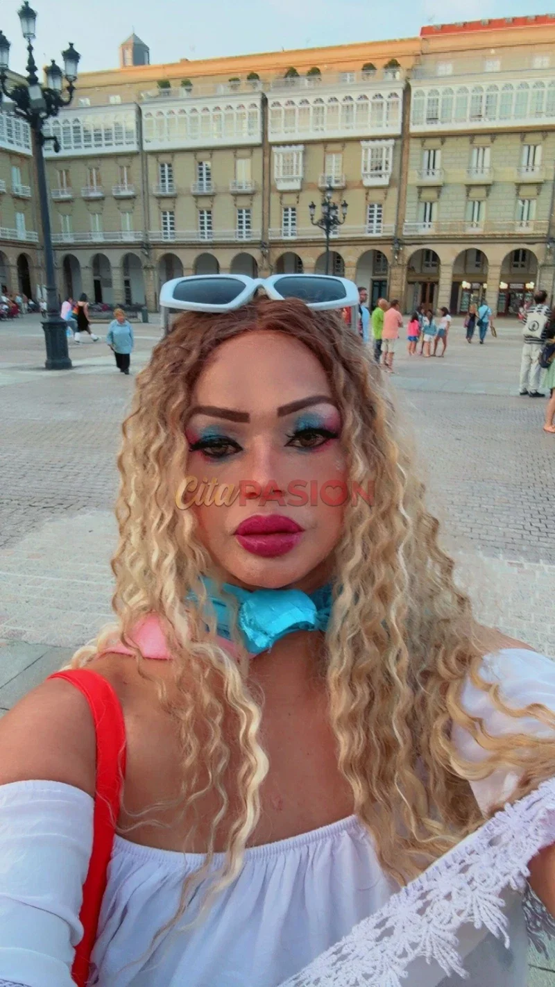 Travesti en Arteixo. Trans en Arteixo, Meicende. Apasionada recién llegada. - Foto