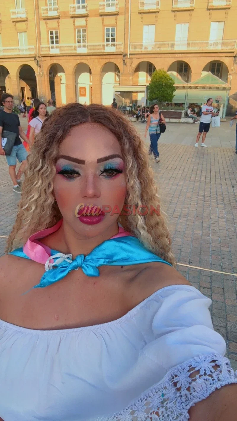 Travesti en Arteixo. Trans en Arteixo, Meicende. Apasionada recién llegada. - Foto
