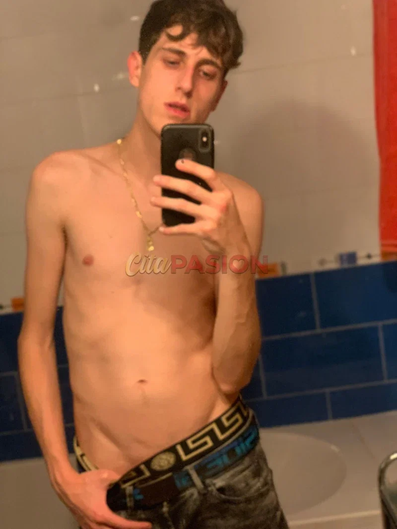 Miniatura 6 de Gay en Madrid capital. Chico joven español con gran atractivo.